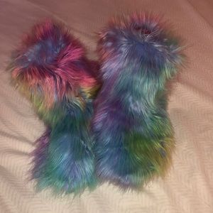 💕Steve Madden Rainbow Fur Bootie💕